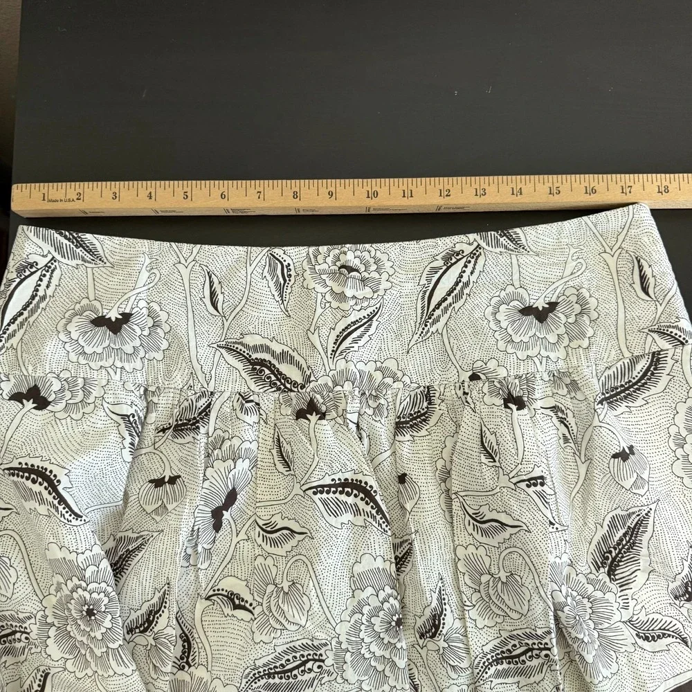 Ann Taylor Skirt Women's 14 White Black Floral‎ Lined Pleated Side Zip Casual